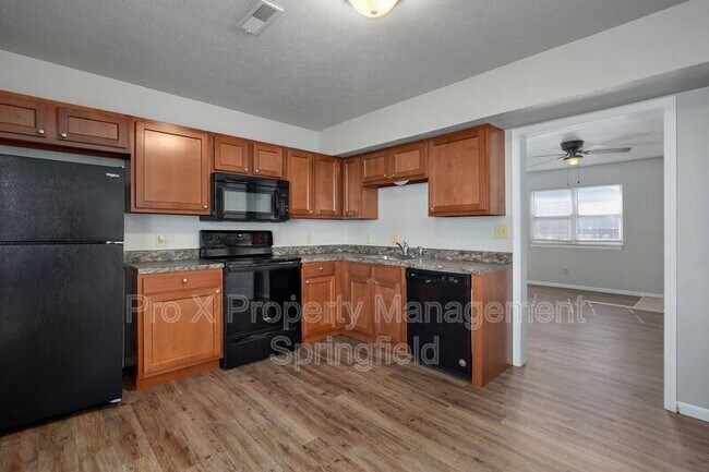 Foto del edificio - 613 E Bain St