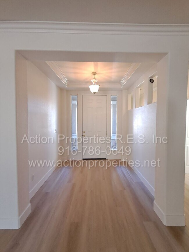 Building Photo - Action Properties R.E.S. Inc. Offering Beautiful Highland Park Single Story 3 Car, 4 Bedroom, Gar...