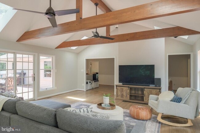 Building Photo - 701 Ridge Dr