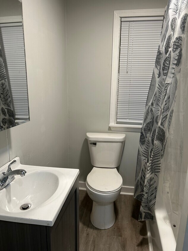 Foto principal - 922 S Spring St