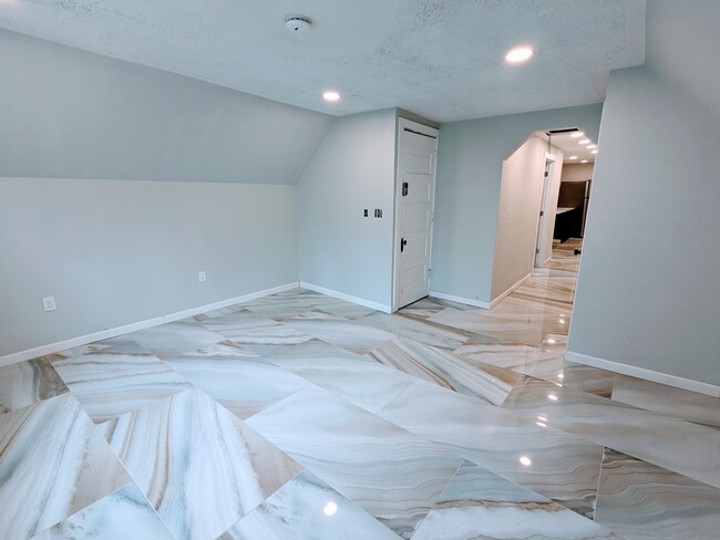 Building Photo - 601 Clay Ave
