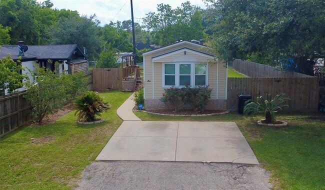 Building Photo - 2022 Austin St