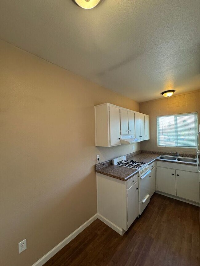 Foto del edificio - 4302 E Bellevue St