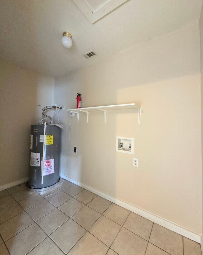 Foto del edificio - Charming 3-Bed, 2-Bath Country Home in Kem...