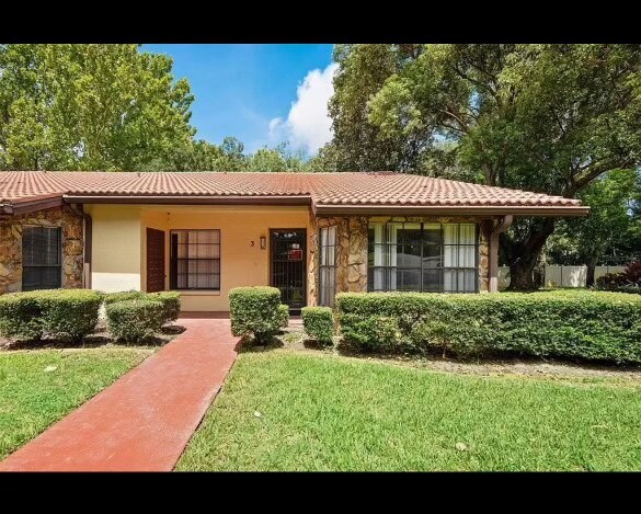 Primary Photo - FOR RENT! Light, Bright, Open two bedroom ...