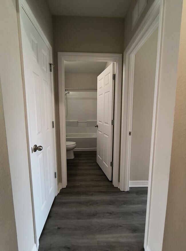 Building Photo - 5 BED 3 BATH SOLAR HOME FOR RENT!! Availab...