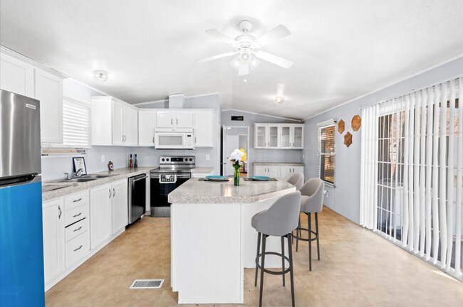 Foto del edificio - 12701 Paradise View Ct W