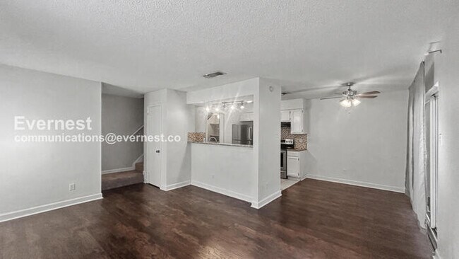 Foto del edificio - 2 Bed, 1.5 Bath Apartment with Carport / Pet-Friendly / Available Now!