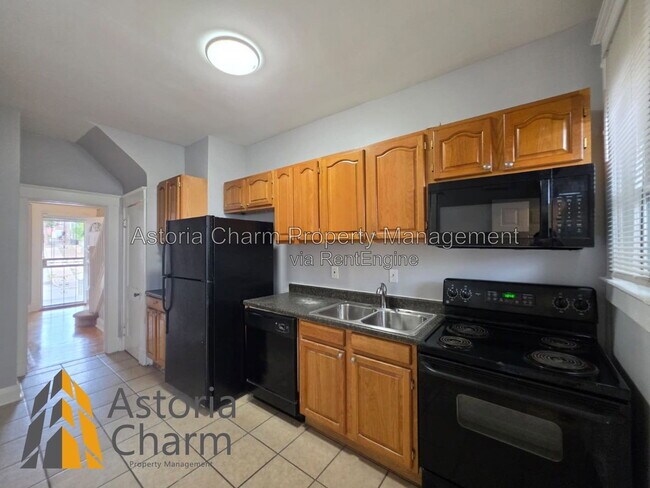 Foto del edificio - 3016 Pelham Ave