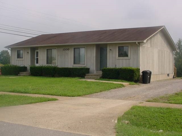 Primary Photo - 1300-B Farmington Dr