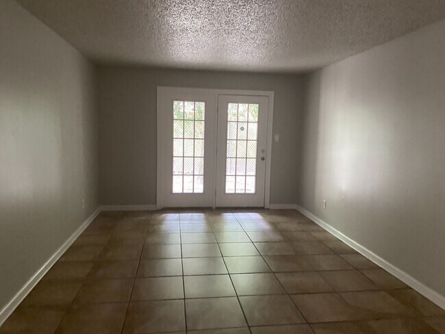 Foto del edificio - 2 Bedroom Apartment near VSU!