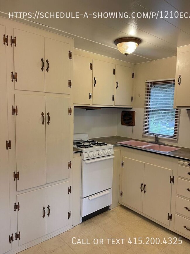 Building Photo - One Bedroom Mobile Home