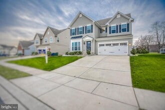 Building Photo - 728 Falcon Ln