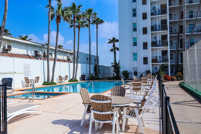 Building Photo - 2562 Gulf Blvd
