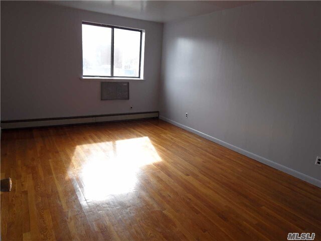 Foto principal - 69-16-69-38 38th Ave
