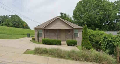 Building Photo - 1217 N Stephens Ave