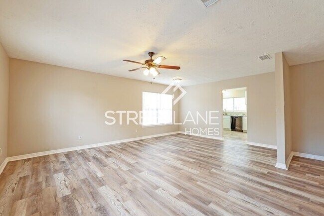 Foto del edificio - Spacious 4 bedroom home in Kingwood!