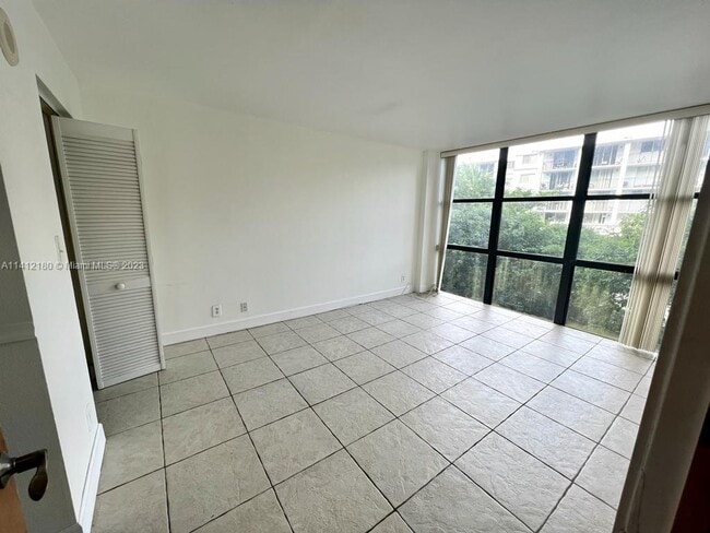 Building Photo - 17021 N Bay Rd