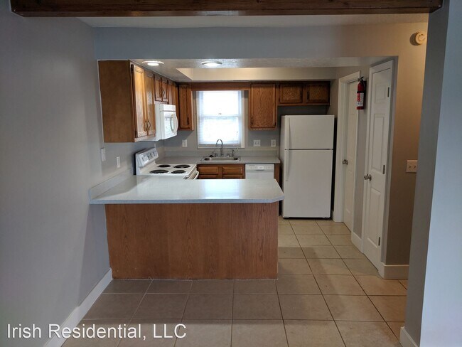 Building Photo - 3 br, 2.5 bath Room For Rent - 109 N Hill St