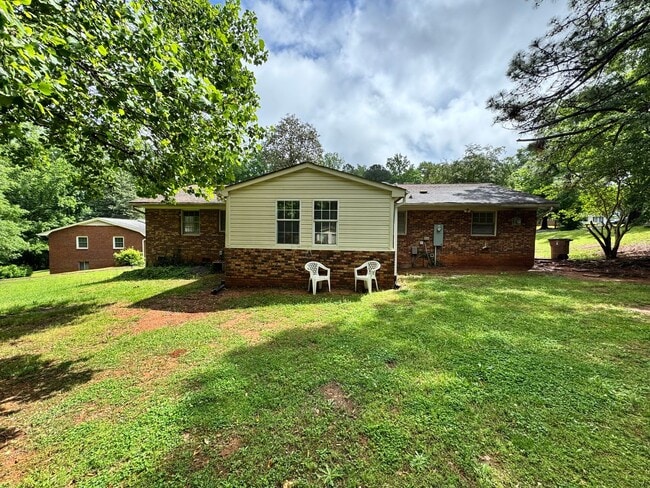 Building Photo - 3018 Delano Pl