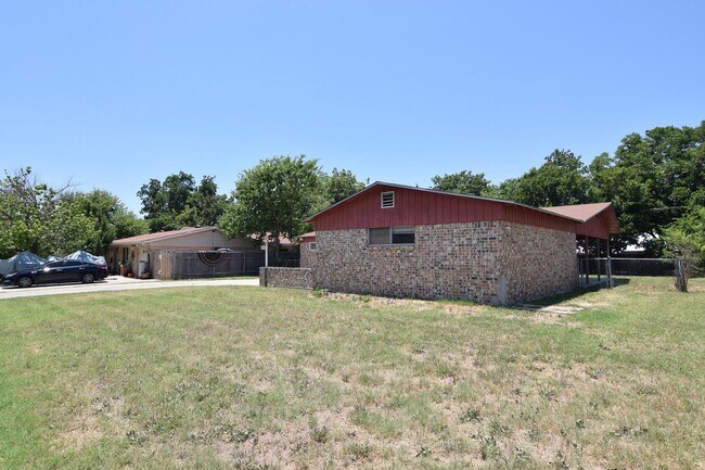 Building Photo - 1303 Cedar Dr