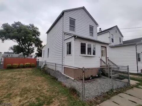 Foto principal - 664 Maple Ave