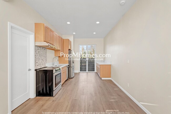 Foto del edificio - Brand New Two Bedroom Charmer in Lents!