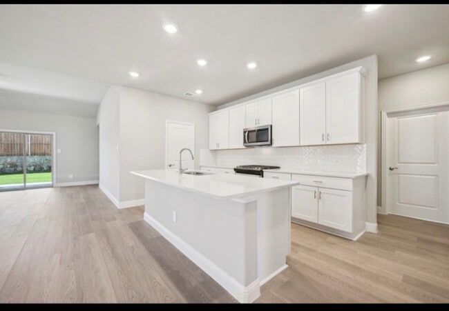 Building Photo - 2208 Palomino Ln