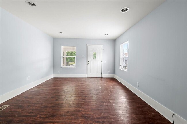 Foto del edificio - 3729-3729 N Kenwood Ave