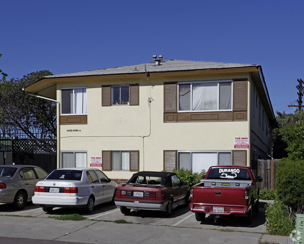 Building Photo - 4450-4456 Winona Ave