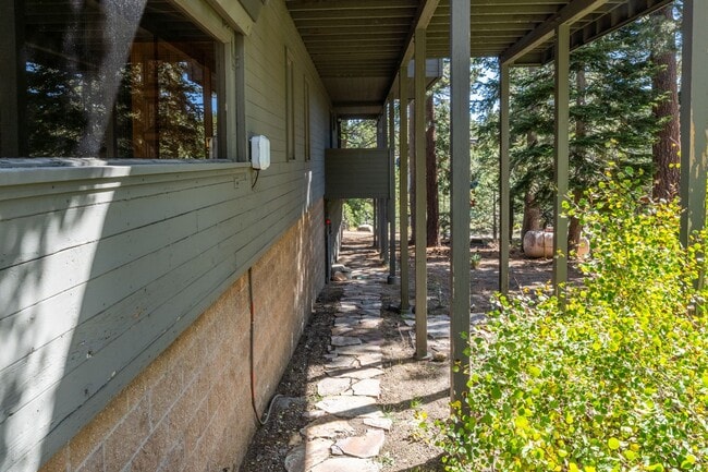 Foto del edificio - 283 Monterey Pine Rd