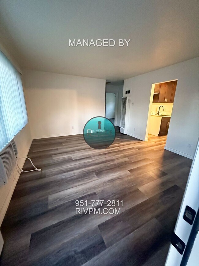 Foto del edificio - 3 Bedroom + 1 Bath Located in Riverside