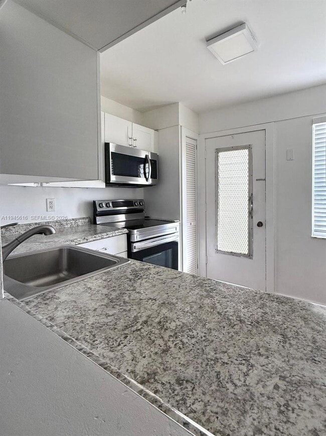 Foto del edificio - 1201 NE 191st St