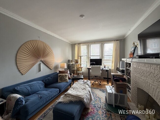 Foto del edificio - 6051 N Hermitage-1