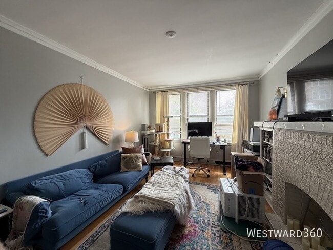 Building Photo - 6051 N Hermitage-1