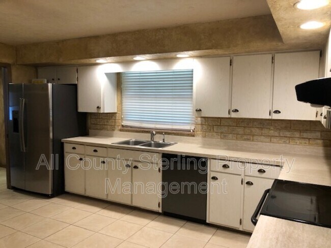 Foto del edificio - 104 W Hillcrest St