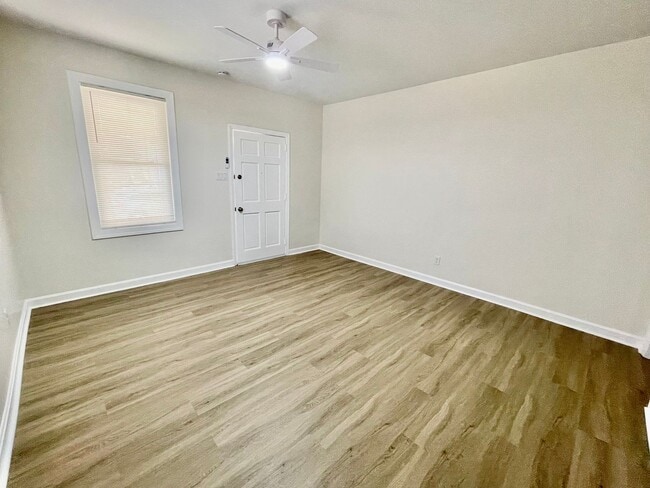 Building Photo - Adorable 2 bedroom, 1 bath duplex | Located in Gastonia