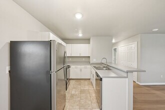 Building Photo - Creekside Haven