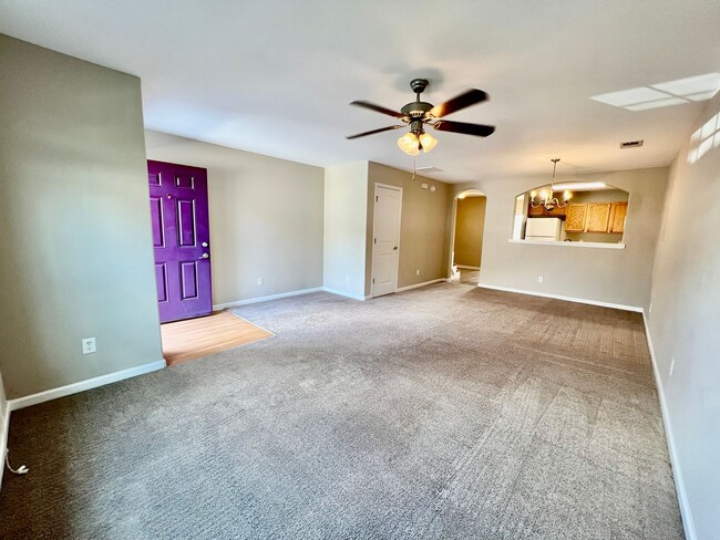 Building Photo - 2 bedroom 2.5 bath townhome in Springlakes