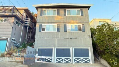 Building Photo - 1130 Wellington St