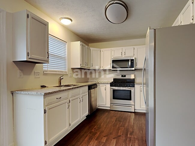 Building Photo - 15 Flamingo Ct