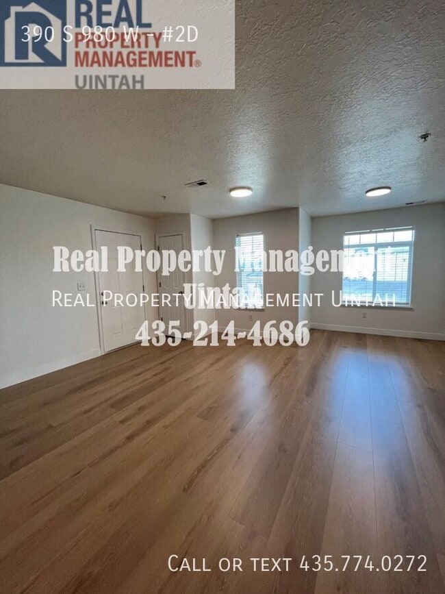 Building Photo - 390 980