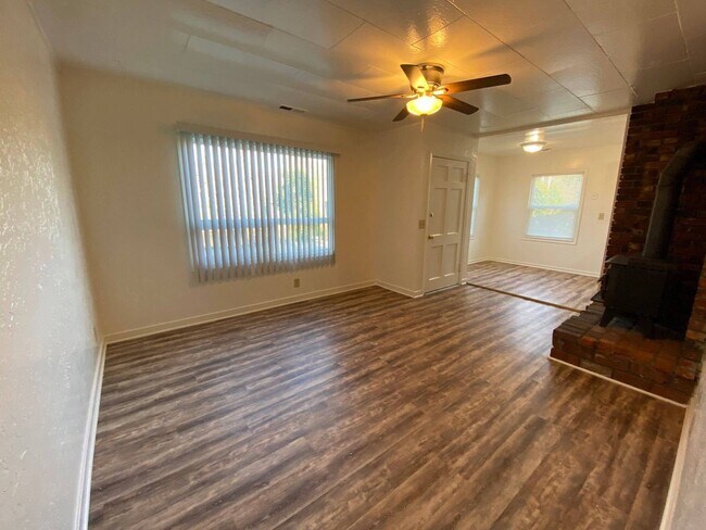 Building Photo - 3 br, 1 bath House - 152 Lone Pine Lane