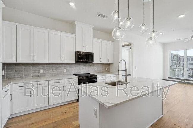 Foto del edificio - 2700 Old Denton Rd