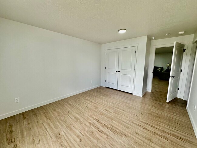 Foto del edificio - Private Bedroom/Bath in 2,200 Sq Ft 5 Bedr...