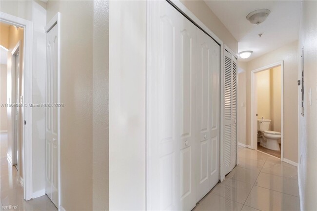 Foto del edificio - 3 br, 2.5 bath Condo - 8912 W Flagler St A...