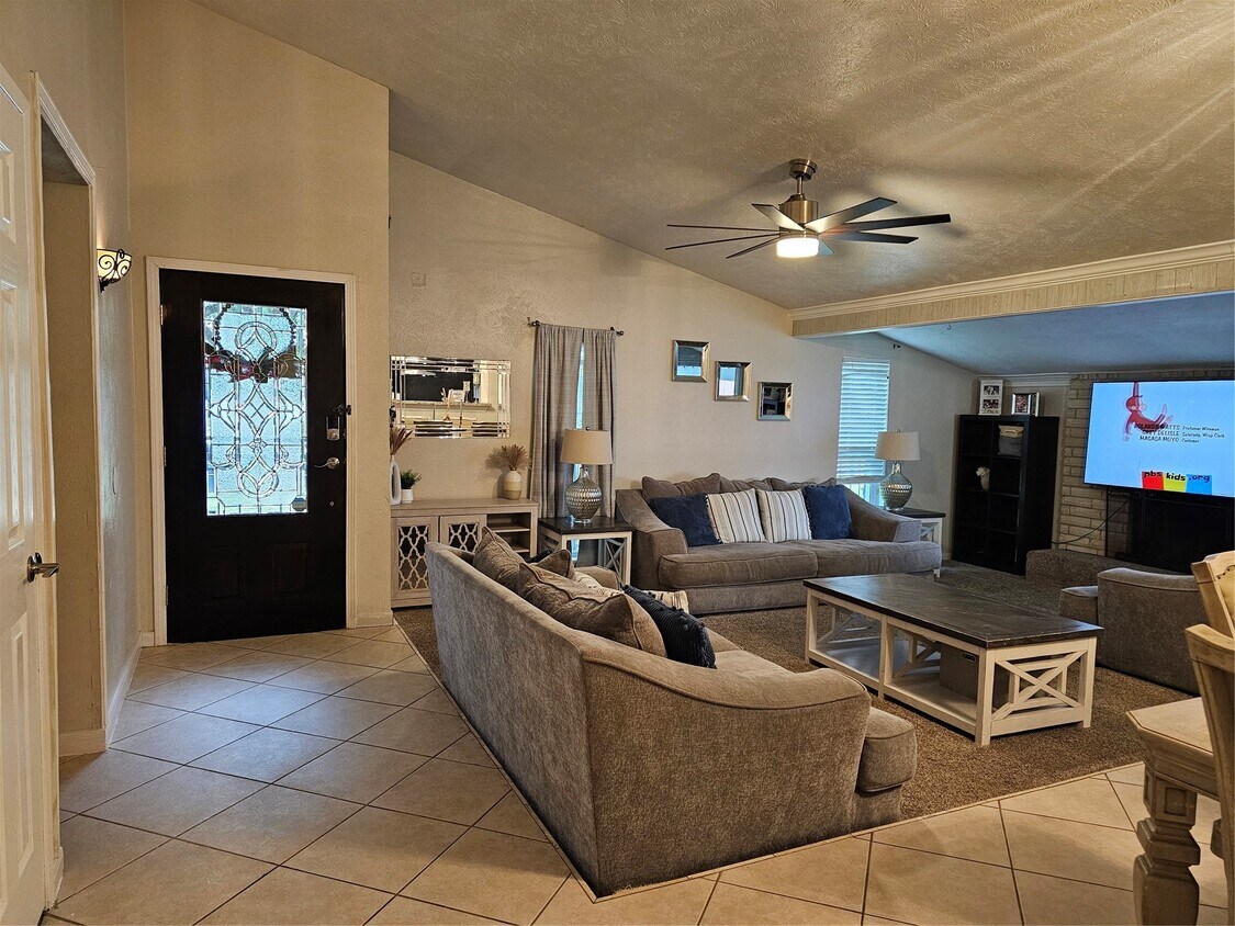 Building Photo - 5903 Graycliff Dr