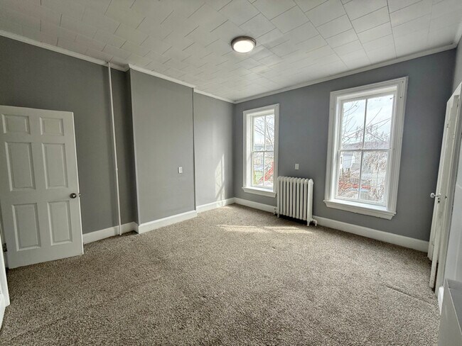 Foto del edificio - 4 Riverside Ave