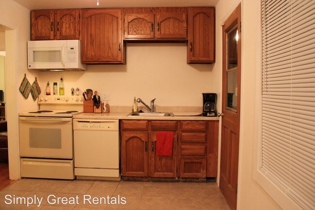 Building Photo - 3 br, 1 bath House - 1161 Fulton St