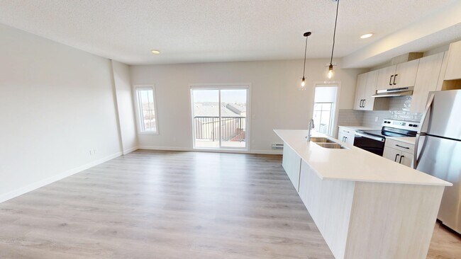 Photo du bâtiment - Spectactular 2 bedroom, 1 bathroom townhouse with a single attached garage in NE Edmonton!